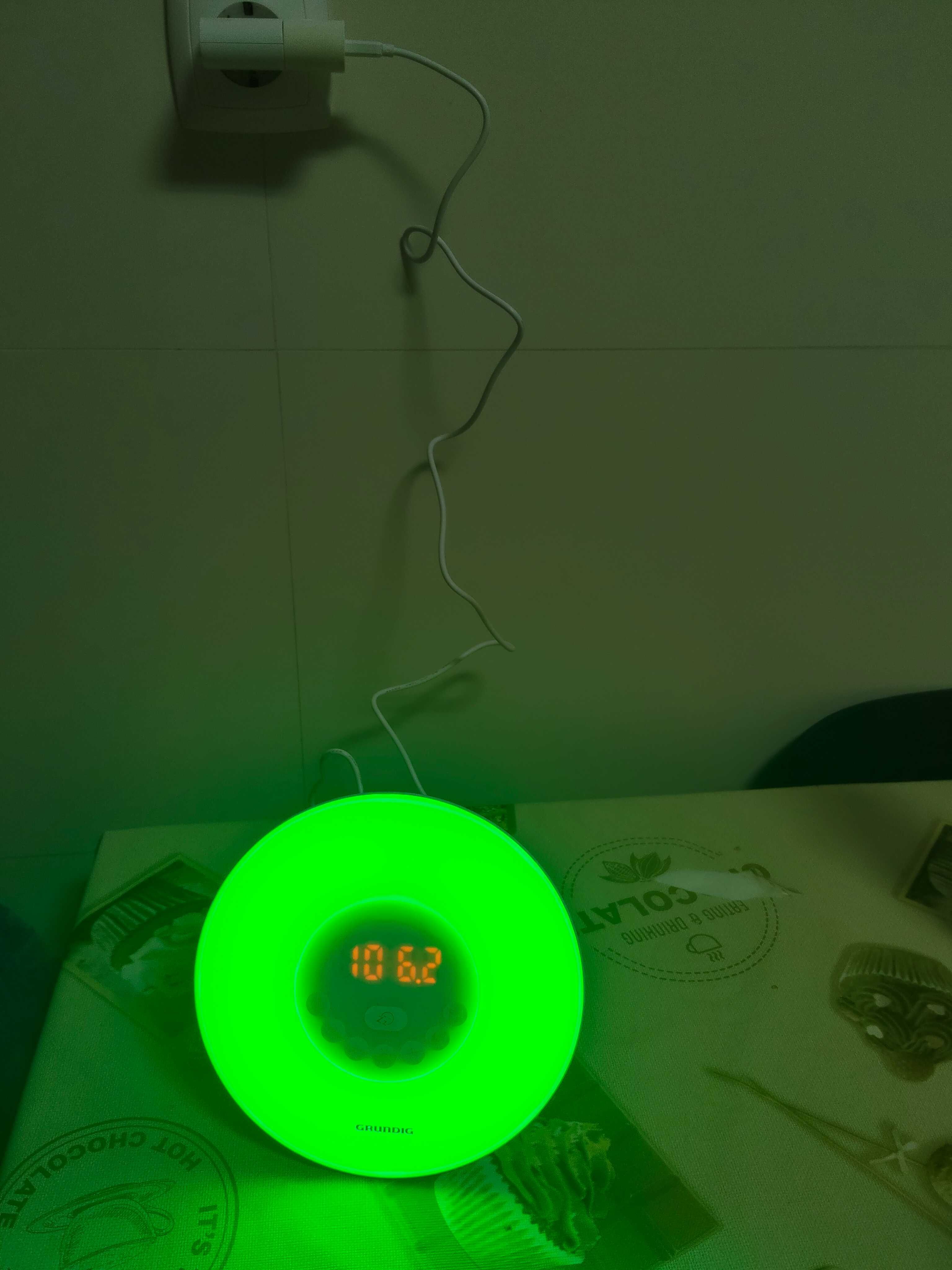 Despertador com radio multicolor _ grundig
