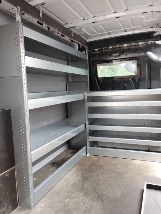 Zabudowa warsztatowa, regały serwisowe, metalowe - regulowane.