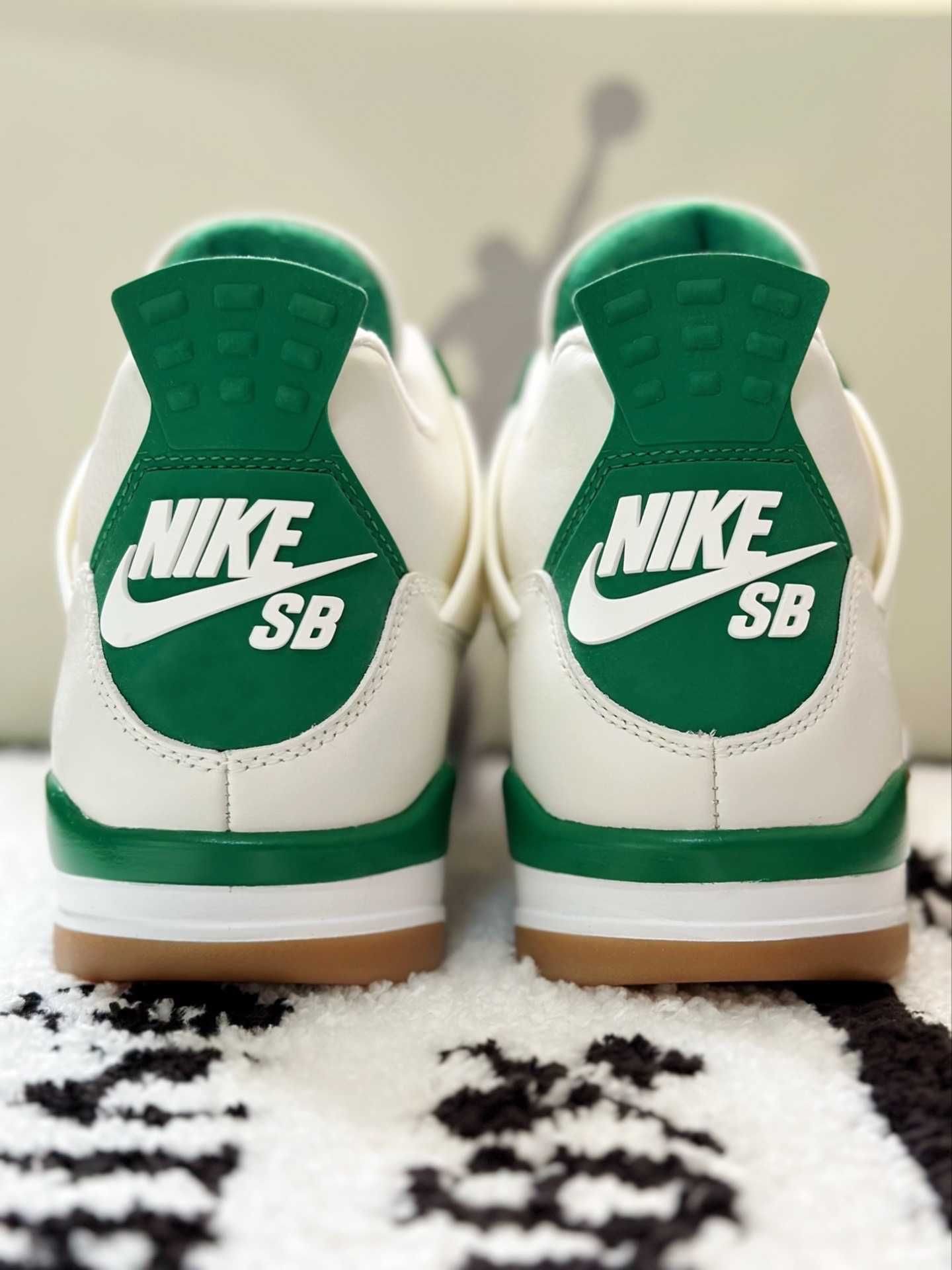 Jordan 4 Retro SB Pine Green Rozmiar 38