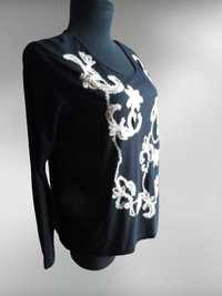 Bluzka tunika, czarna z ładnym naszywanym z przodu wzorem