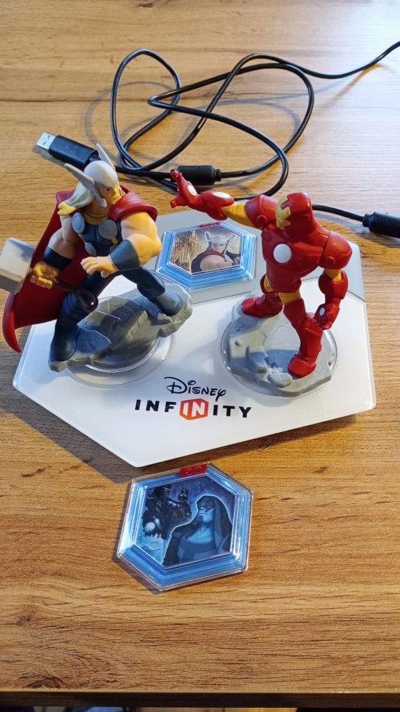 Disney Infinity 2.0 PS3. Czytnik, figurki, żetony.