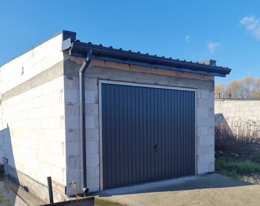 Nowy garaż murowany