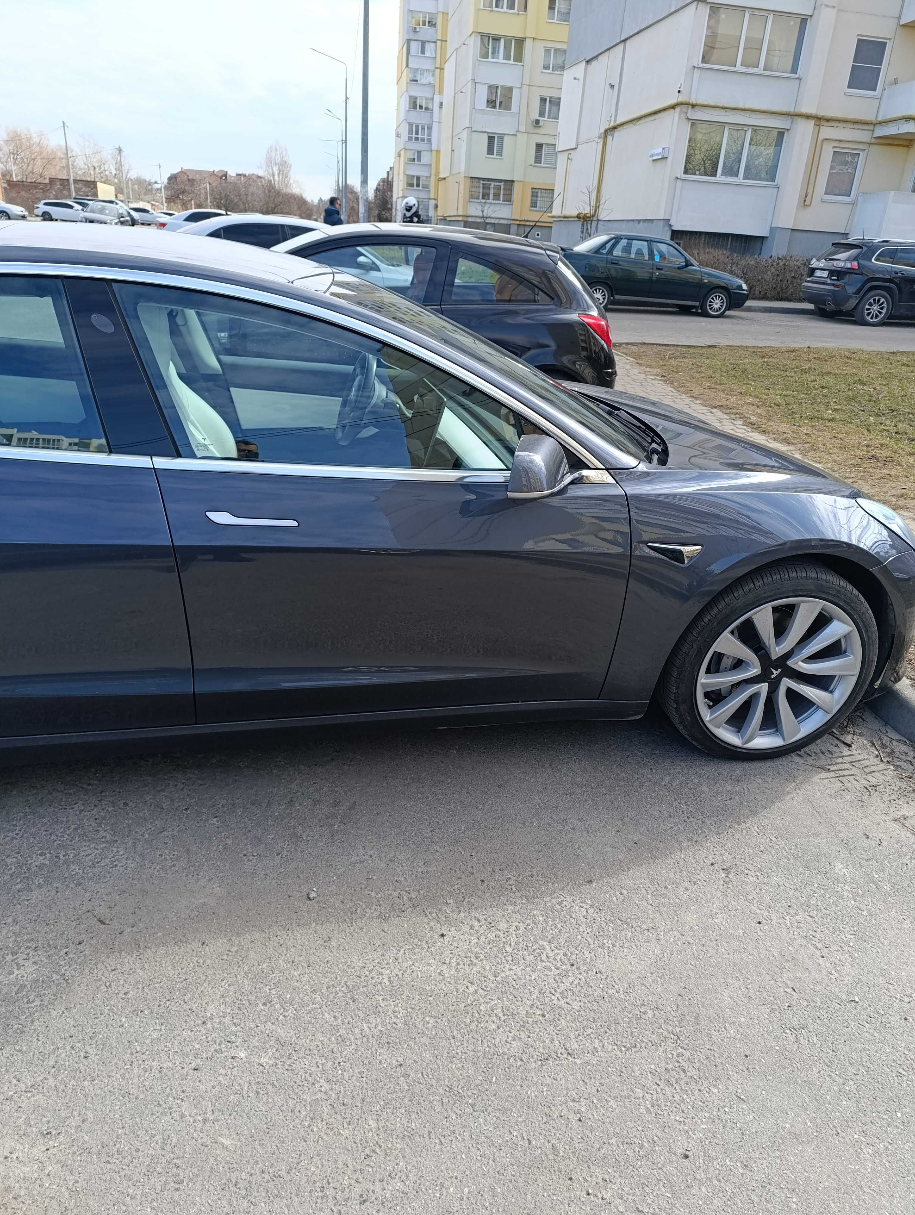 TESLA модель3 2019року DM LR