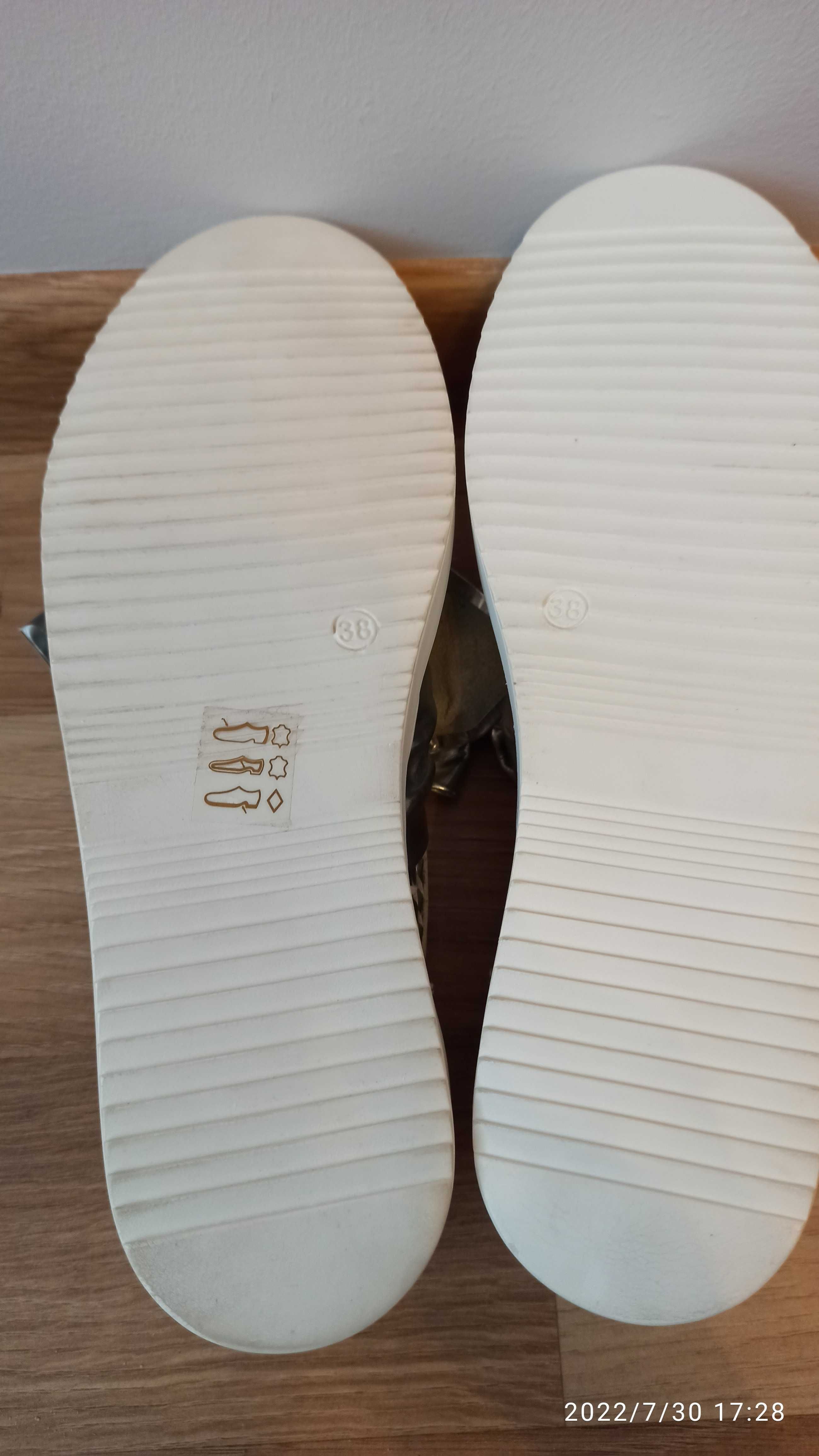 CARINII srebrne sneakersy skóra naturalna KOKARDA