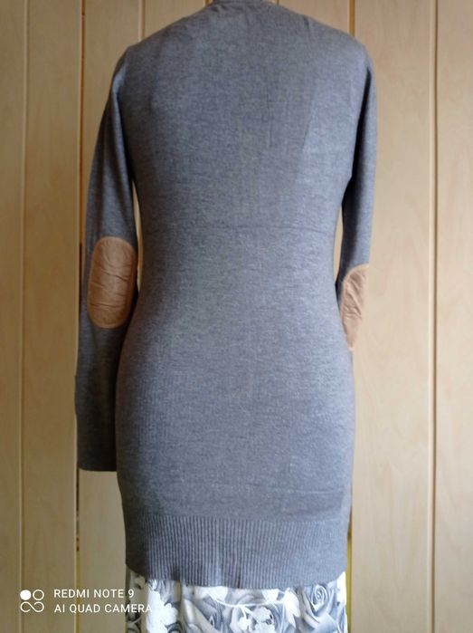 Świetny długi kardigan-tunika z długim rękawem.