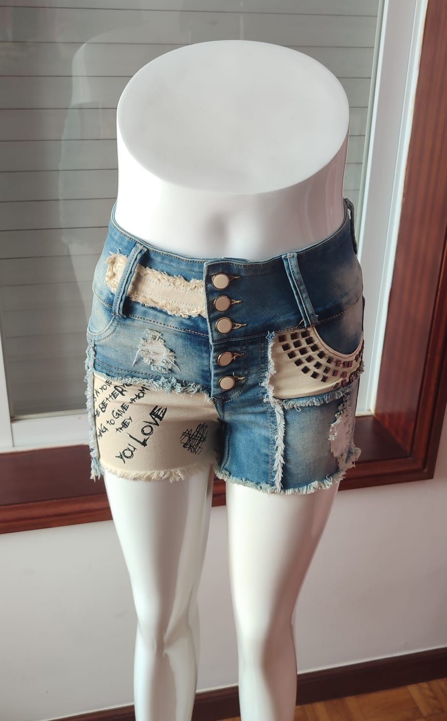 Calções de ganga estilo colombiano, Push-Up - Novos

- Talla 6  (S)

O