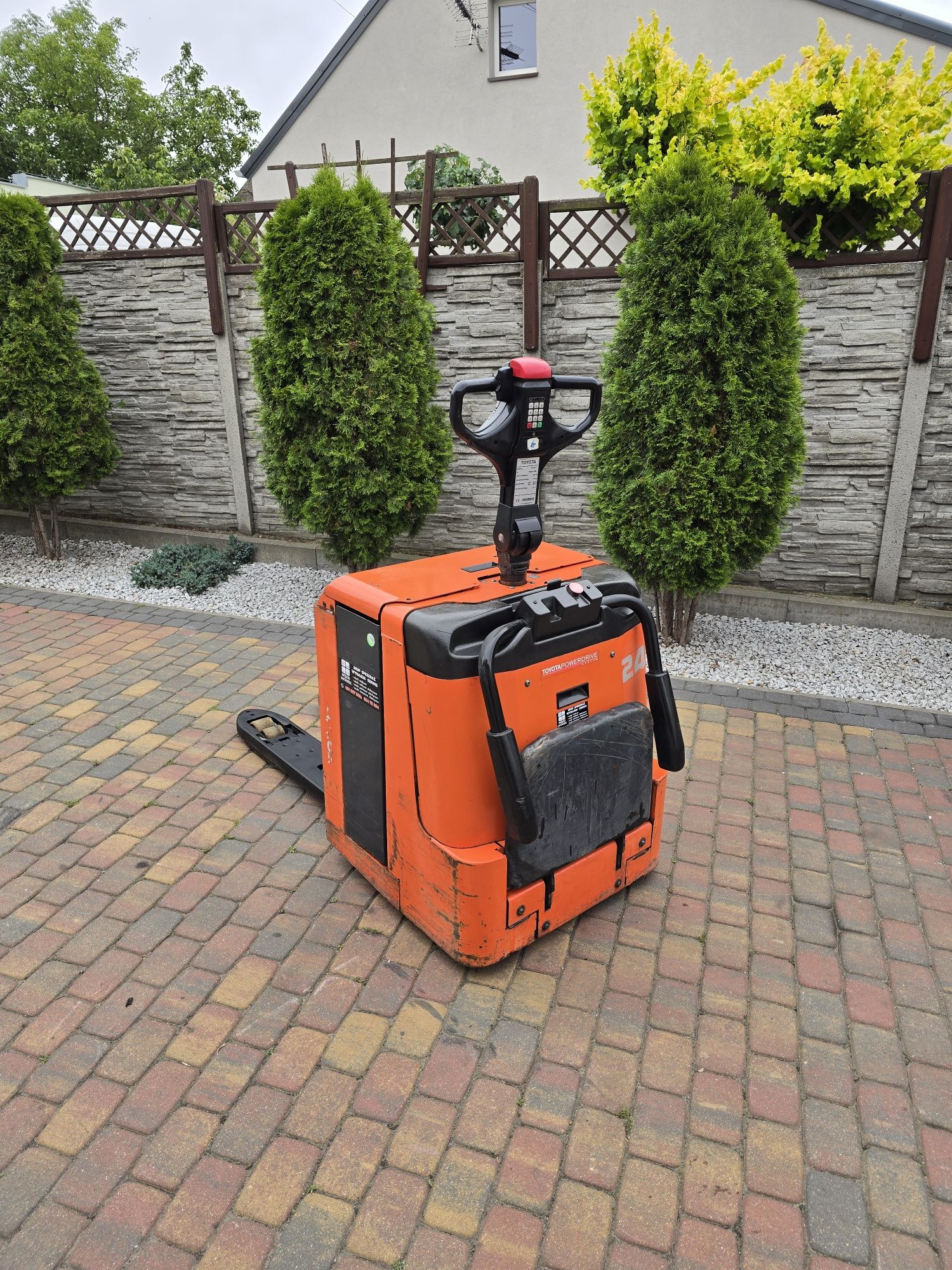 Wózek paletowy elektryczny Toyota 7PLL24 2400kg paleciak