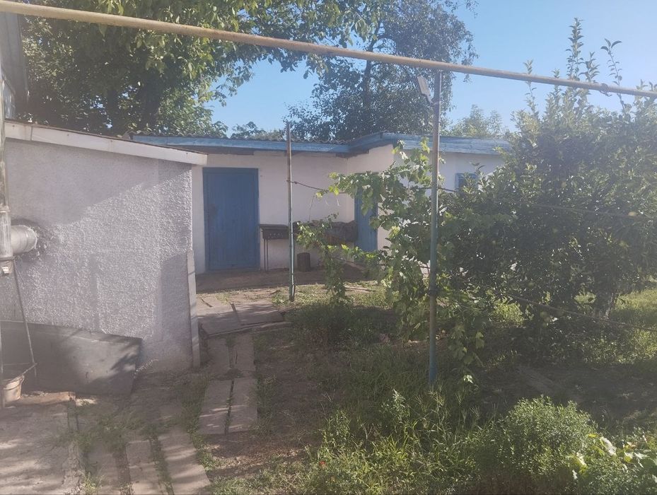 Продам дом  . Гараж.