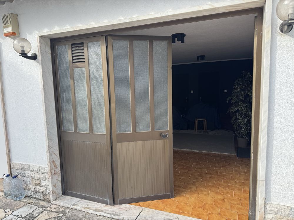 Vendo porta em alumínio 2.50m por 2.19m