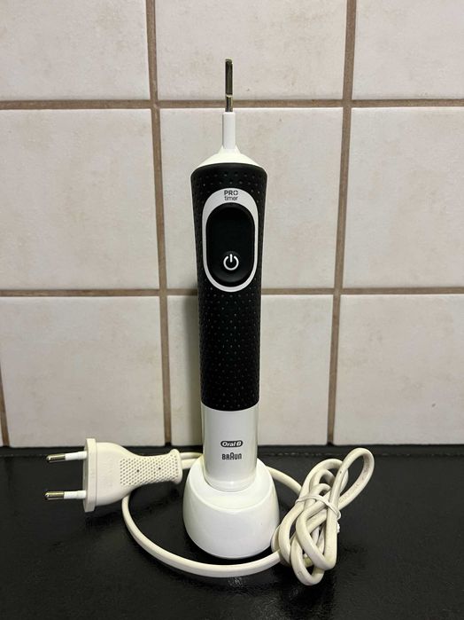 Szczoteczka ORAL-B Vitality rotacyjna + baza ładująca