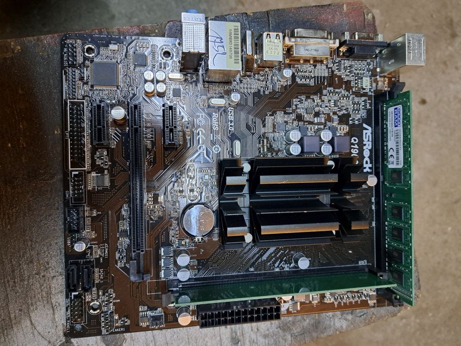 5 płyt głównych asrock q1900