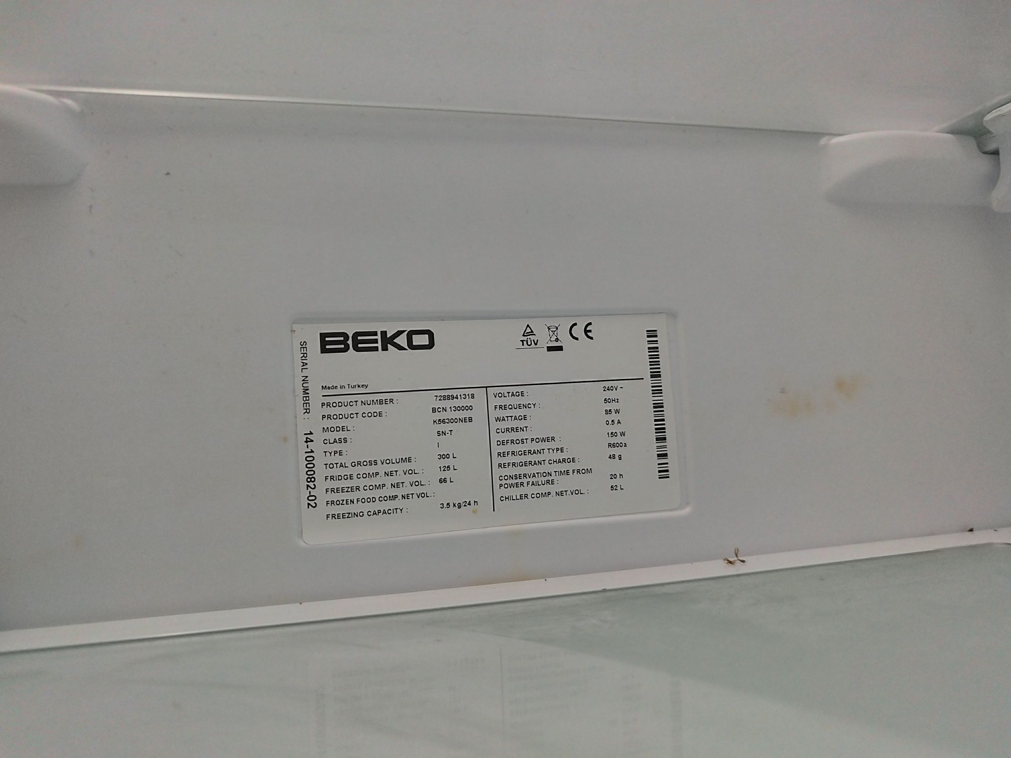 Lodówka Beko 13000 no Frost w zabudowie wraz z całą szafką.