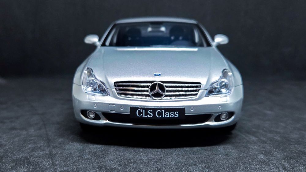 1:18 Kyosho Mercedes - Benz CLS W219