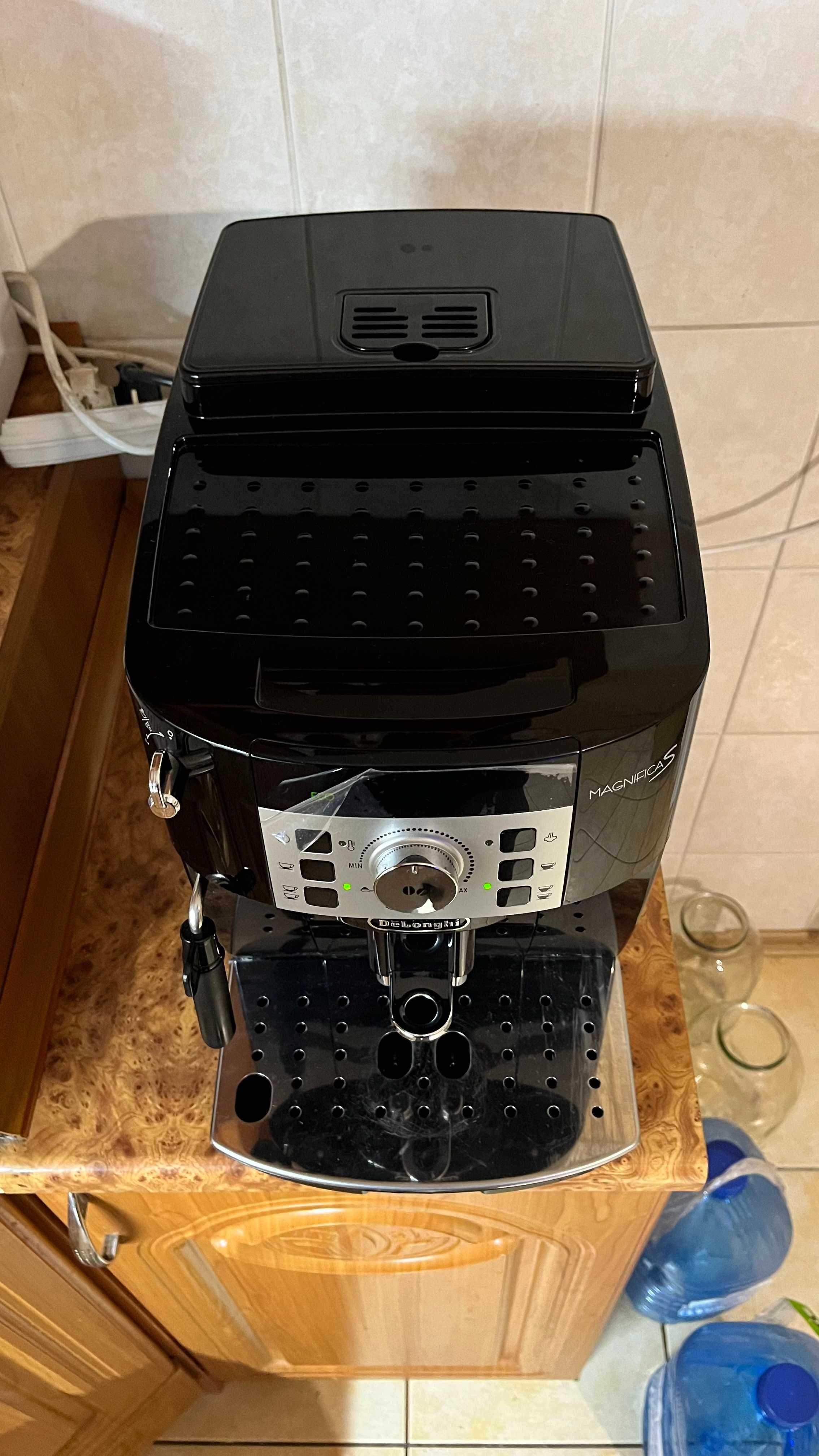 СРОЧНО!! Продам КОФЕМАШИНУ DeLonghi MagnificaS