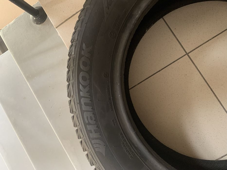 Шини/Резина/Гума зимова Hankook Winter I*Cept iZ2 W616 215/60 R17