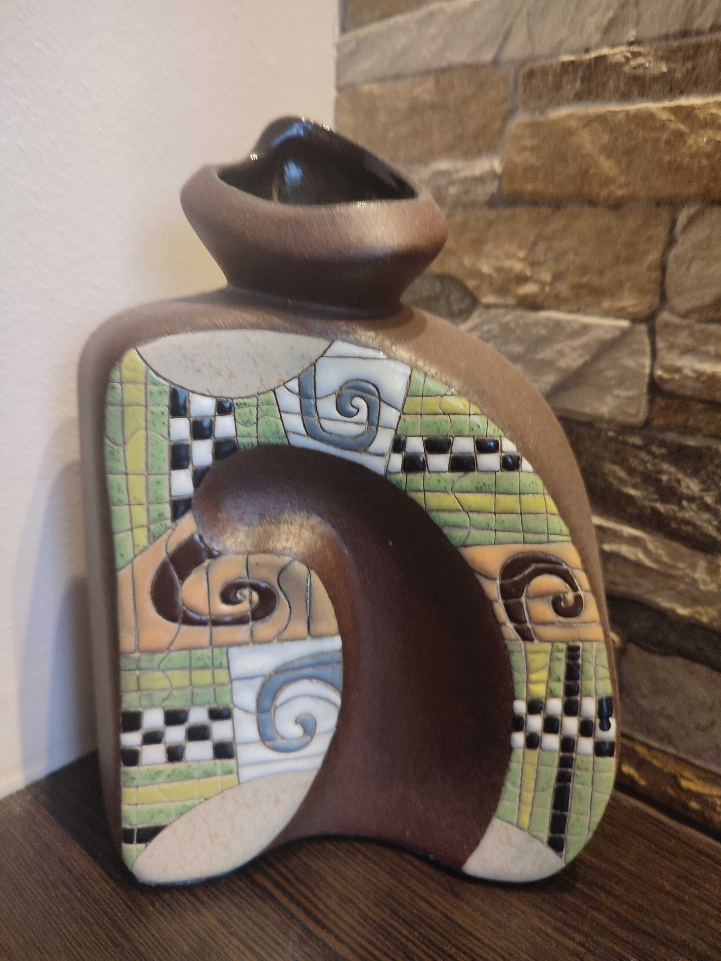 Оригинальная эксклюзивная интерьерная керамическая ваза для цветов.