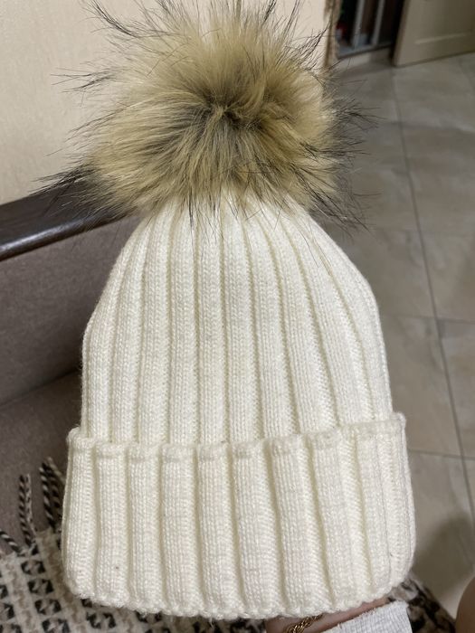 Шапка жля дівчинки 52-54 на 5-7 років біла на флісі натуральне хутро
