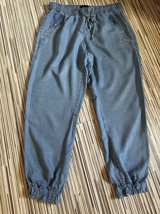 Spodnie damskie ,lekki dżins ,sportowy styl ,M