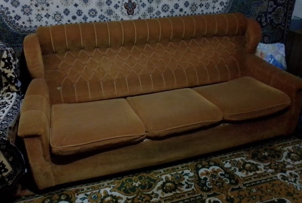 Мягкий уголок - диван и два кресла