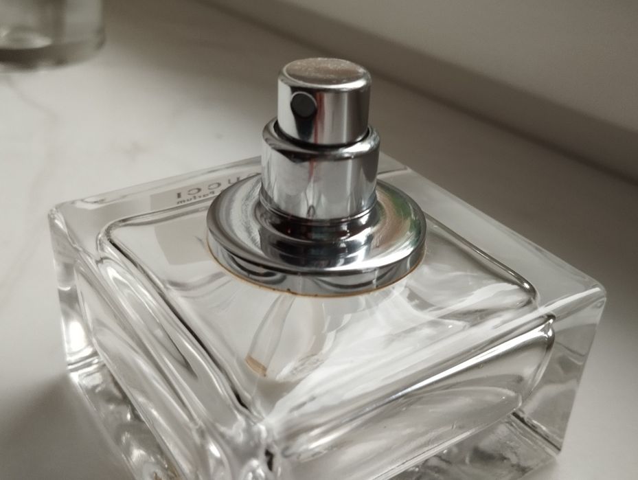 Ozdoba toaletki, szklana buteleczka po perfumach Gucci, nienapełnialna