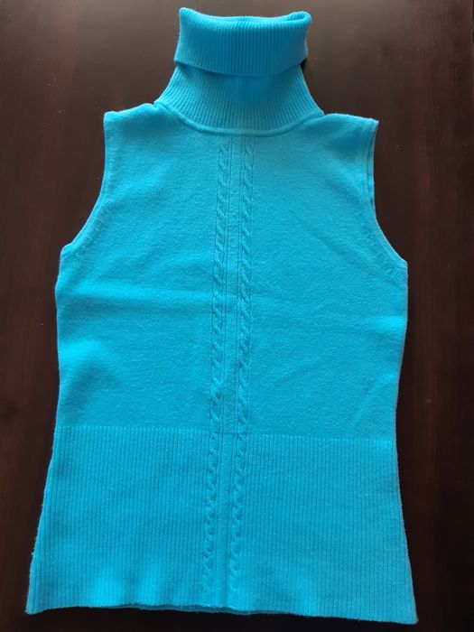 Golf niebieski, r. S-M, bez rękawów