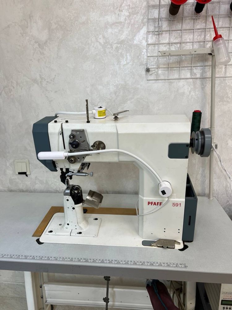 Колонковая промышленая швейная машинка Pfaff 591