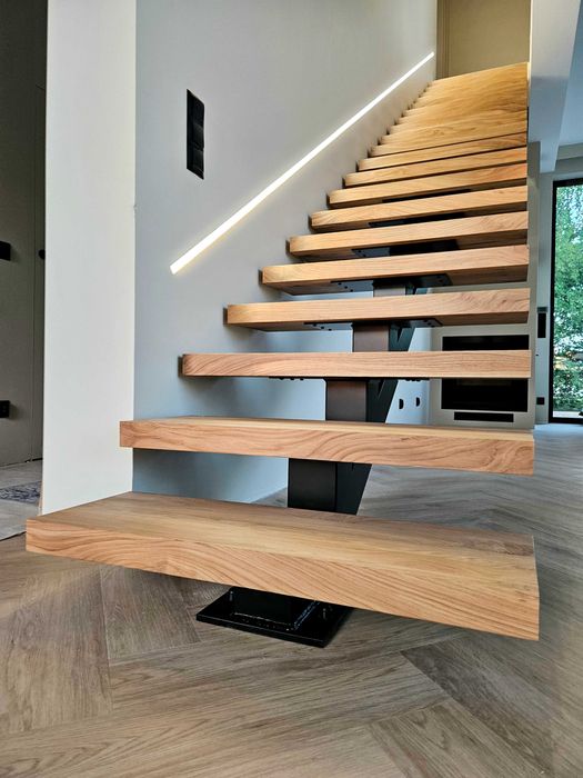 nowoczesne schody na konstrukcji stalowej, schody metalowe