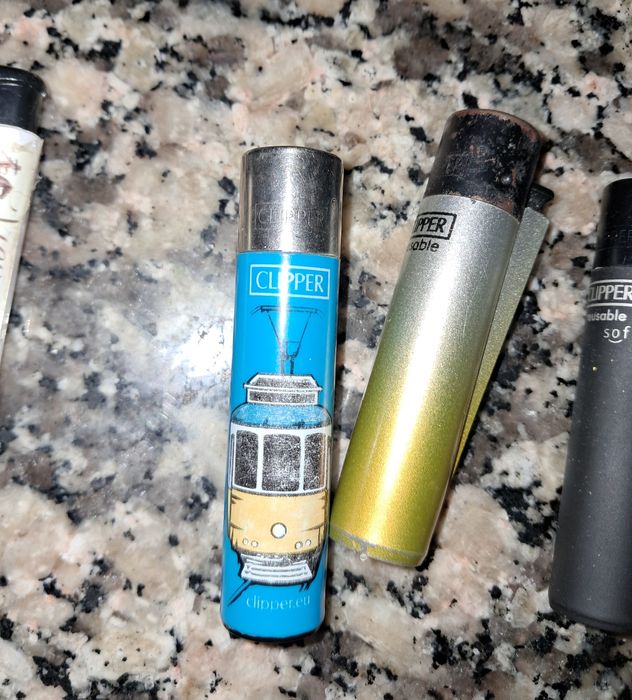 Conjunto de 7 isqueiros para coleção