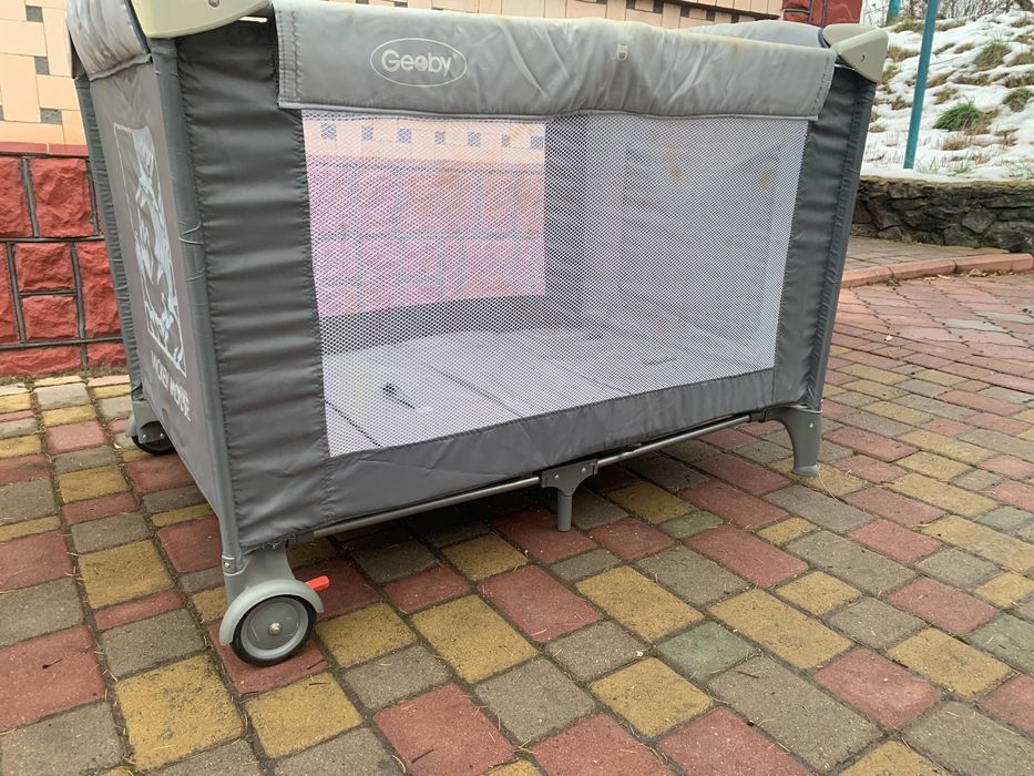 Продам дитячий манеж GeoBy