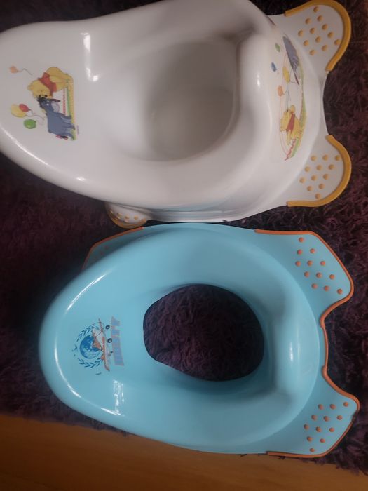 Nocnik biały i nakładka niebieska na wc