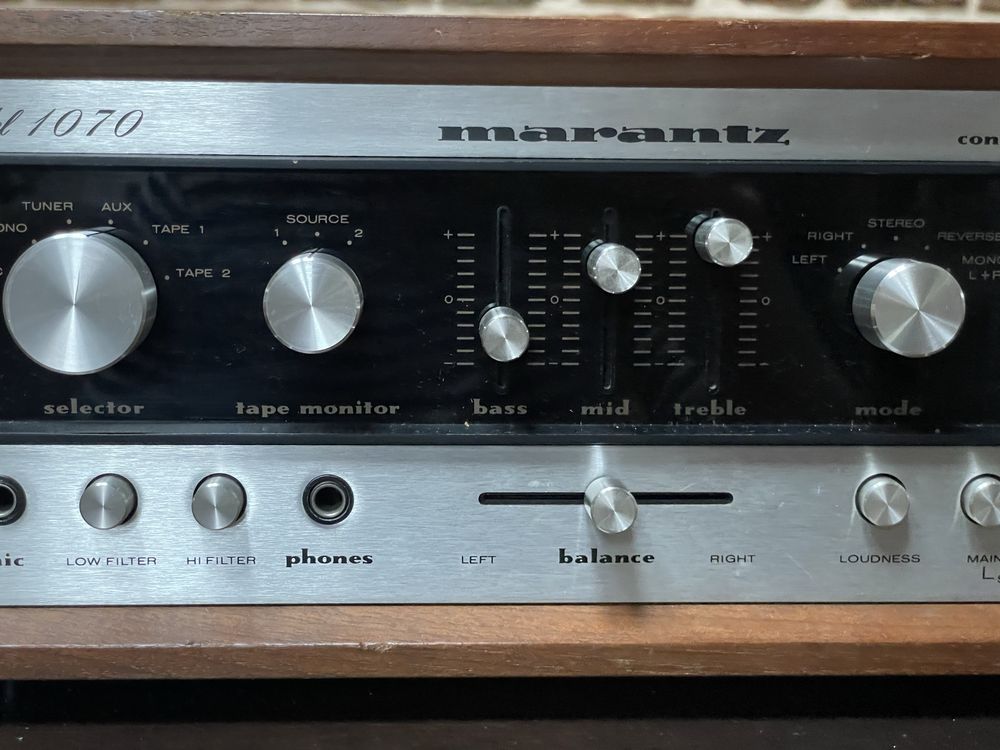 Marantz 1070 — Вінтажний підсилювач   з ламповим звучанням