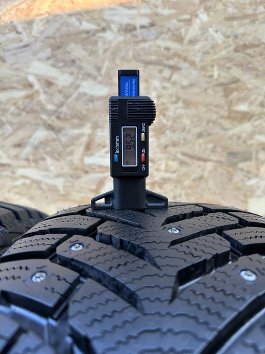 Зимові шини 215/65 R16 98T TOYO OBSERVE ICE-FREEZER SUV.шума резина