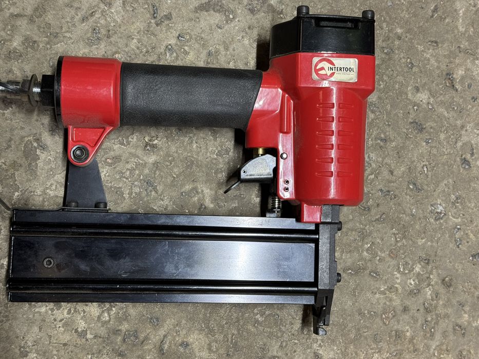 Пневматичний степлер інтертул