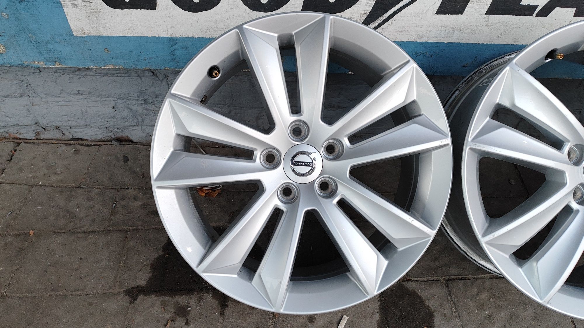 Диски оригінальні Volvo 5*108 R17 ET - 40.5