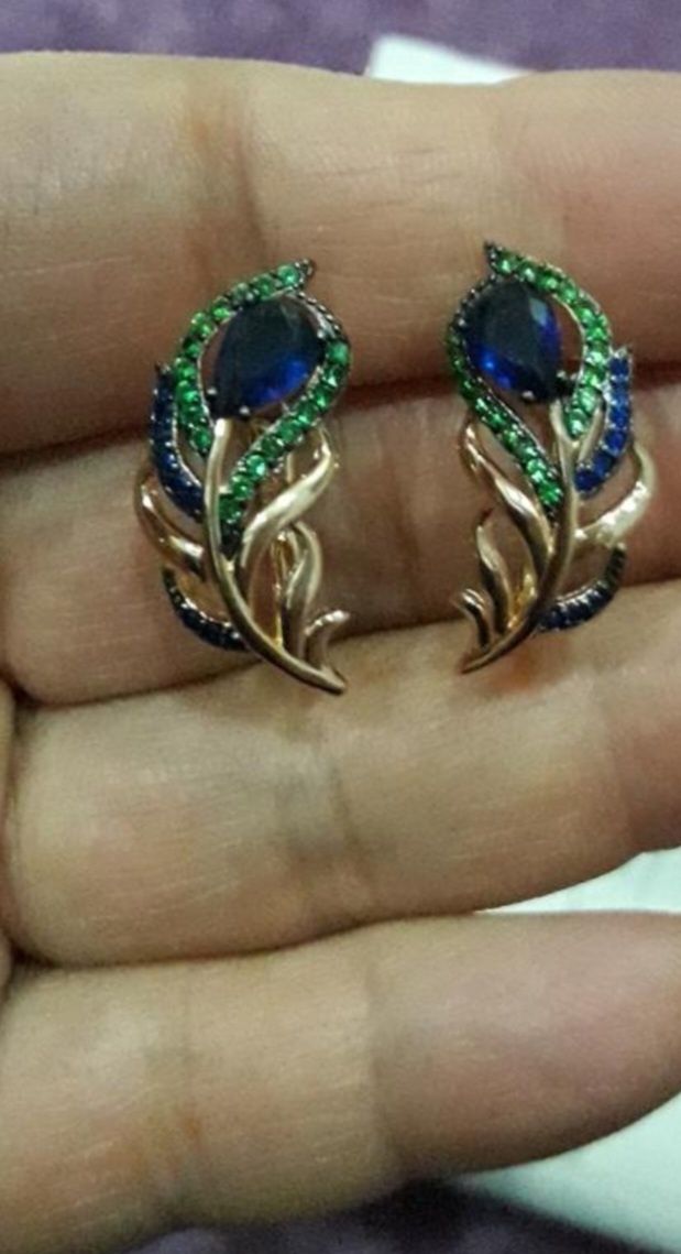 Продам новые золотые серьги проба золота 585