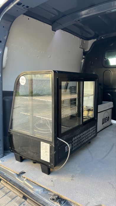 Кондитерська вітрина FROSTY