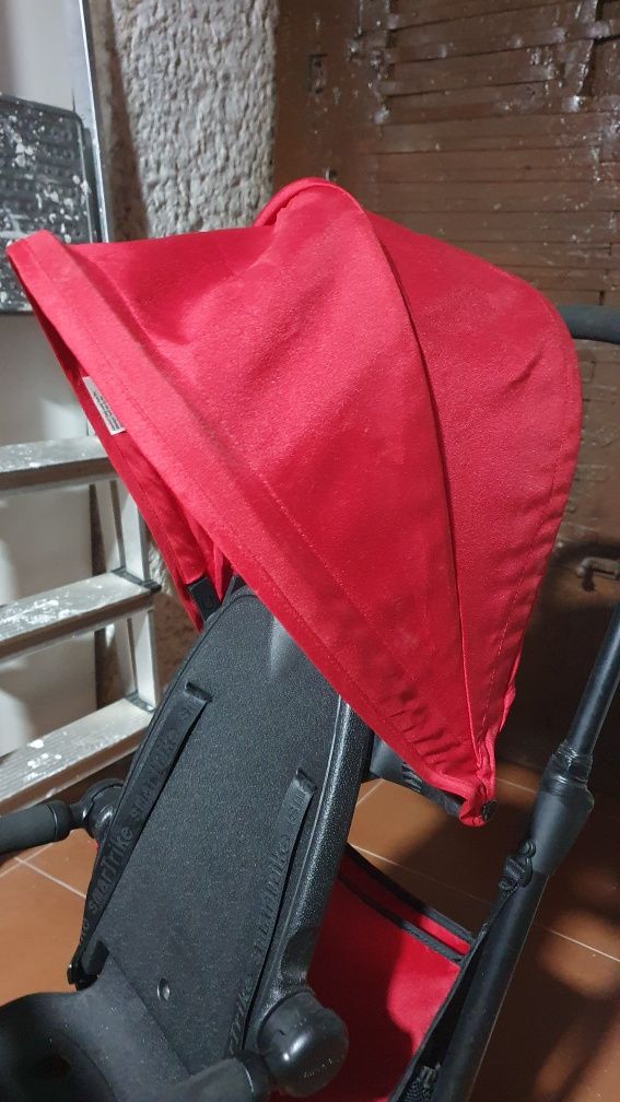 Triciclo vermelho