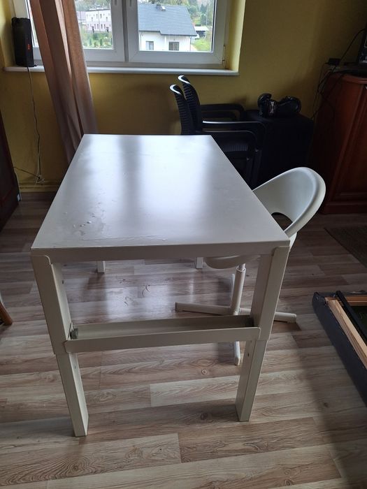 Biurko ikea pahl krzesło ikea lobergert