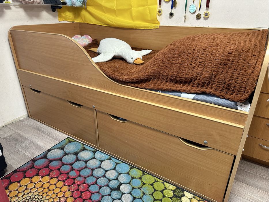 Ліжко зі спальним місцем 190 на 80 см