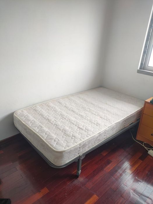 Colchão e estrado em Corroios