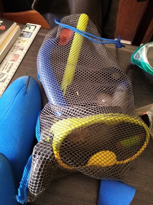 Diverso material mergulho óculos tubo meias gorro faca