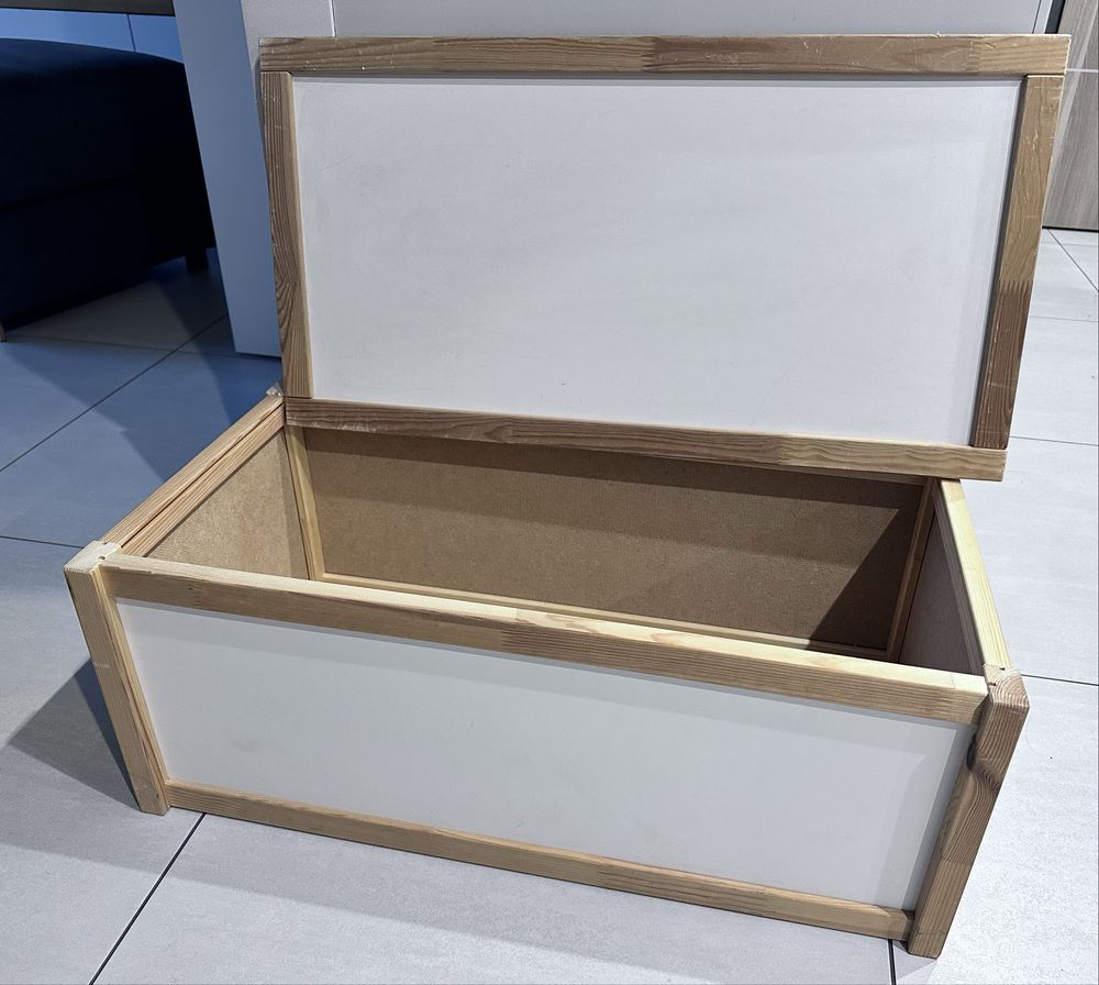 Biały pojemnik IKEA