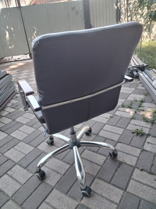 Офісне крісло Nowy Styl