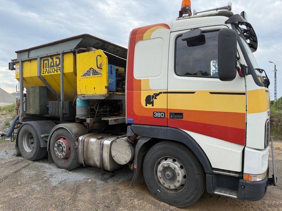 Remonter Drogowy Volvo Patcher