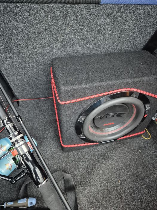 Сабвуфер в авто .