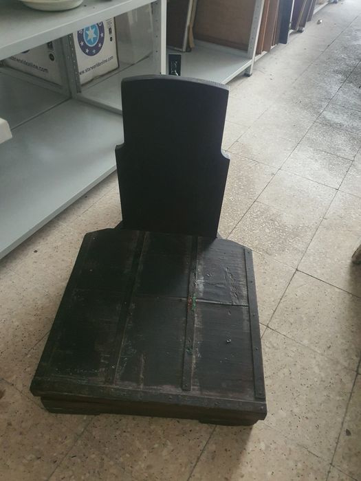 Balança décimal antiga em madeira