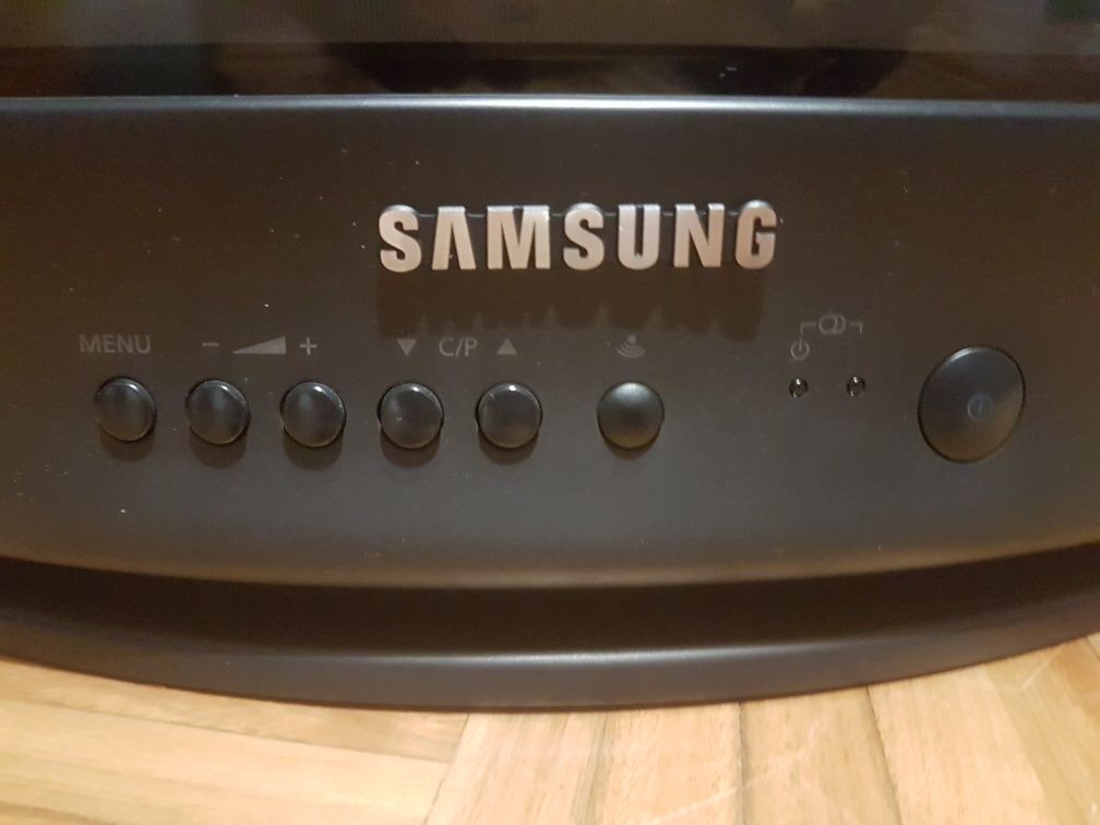 TV Samsung 70cm a funcionar