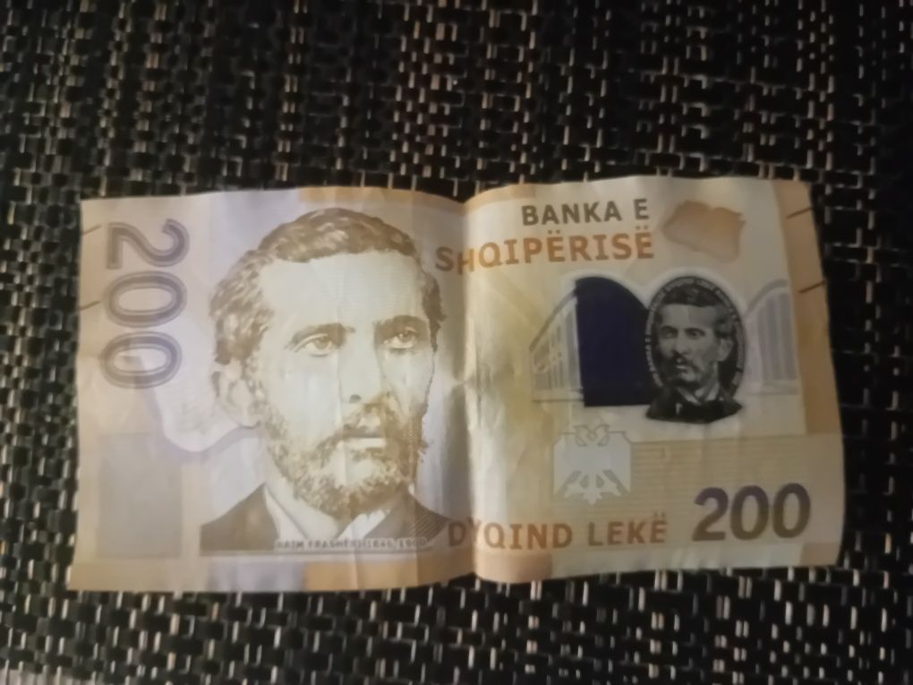 200 lek albańskich