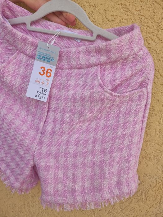 Твідовий жіночий костюм