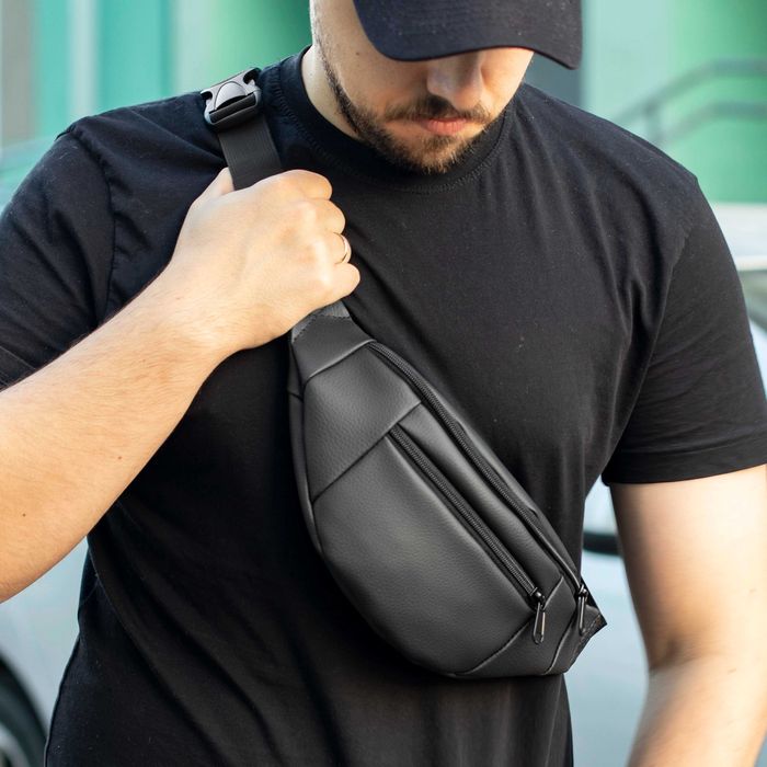 Стильная сумка через плечо бананка из еко кожи черная на 4 отдления